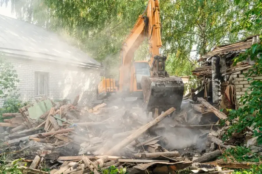 How Tree Services Support Safe Site Demolition Cape Coral, FL